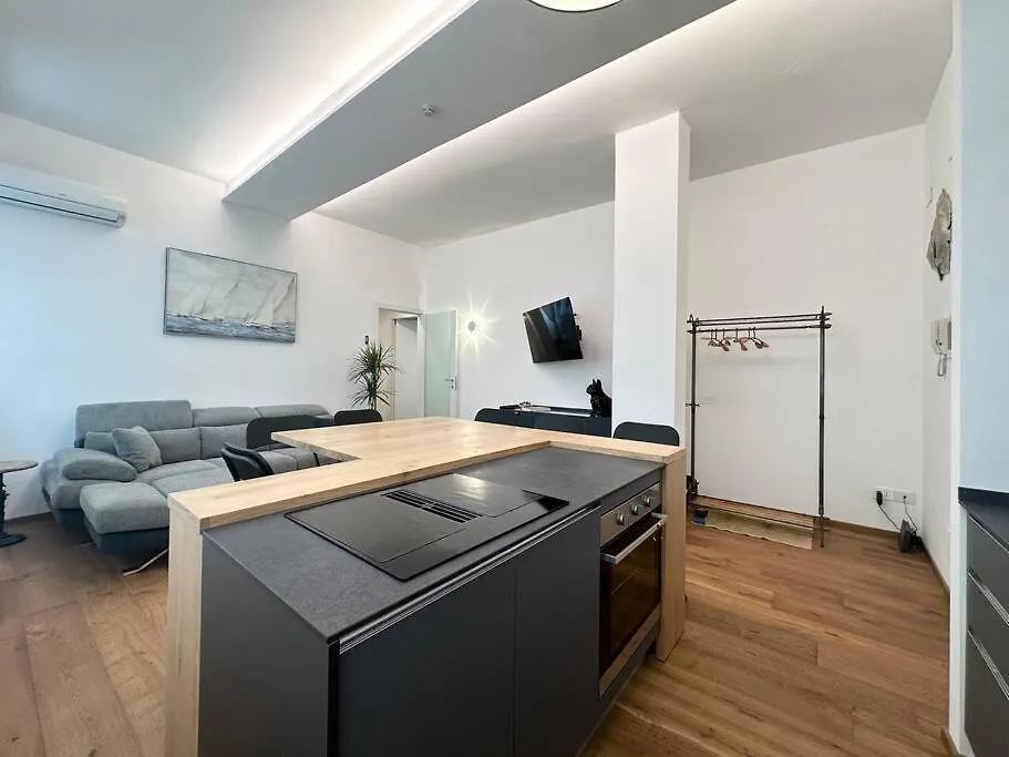 Modern Apartment Next The Beach Viareggio